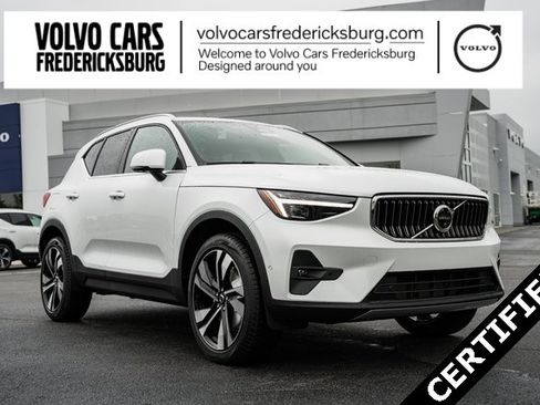 Certified 2025 Volvo XC40 B5 Ultra w/ Climate Package image 1