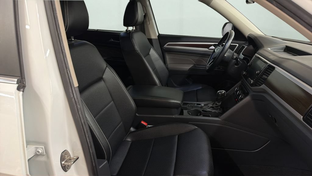 Used 2023 Volkswagen Atlas SE w/ Panoramic Sunroof Package FWD image 9