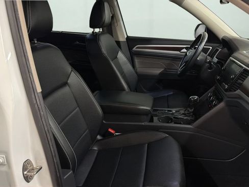 Used 2023 Volkswagen Atlas SE w/ Panoramic Sunroof Package FWD image 9