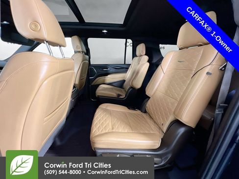 Used 2022 Cadillac Escalade ESV Premium Luxury AWD/4WD image 29