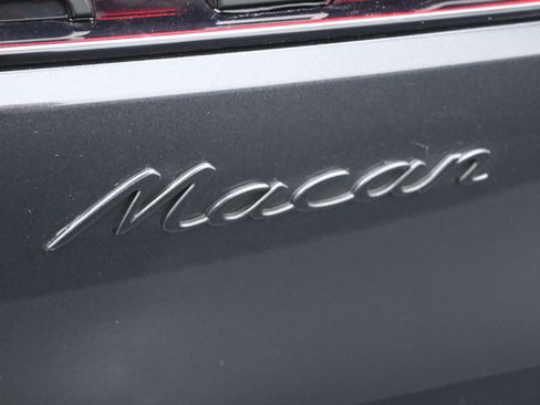 Used 2022 Porsche Macan image 9