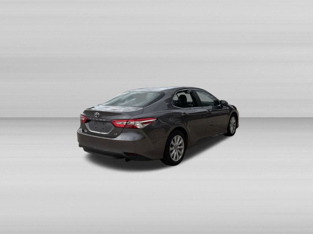 Used 2018 Toyota Camry LE FWD image 5