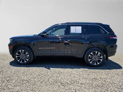 Used 2022 Jeep Grand Cherokee Overland w/ Luxury Tech Group IV AWD/4WD image 6