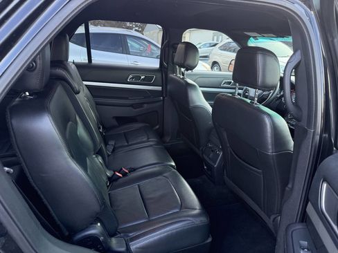 Used 2016 Ford Explorer XLT w/ Equipment Group 202A image 18