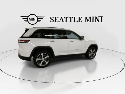 Used 2022 Jeep Grand Cherokee Limited 4xe w/ Luxury Tech Group II image 12