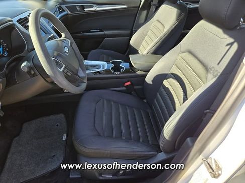 Used 2014 Ford Fusion SE FWD image 10