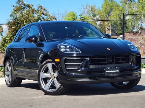 Certified 2025 Porsche Macan image 9