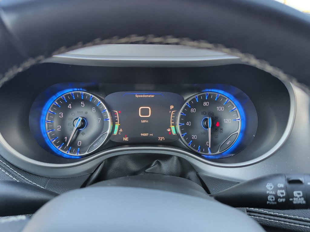 Used 2022 Chrysler Pacifica Touring-L w/ Uconnect Theater Family Group AWD/4WD image 22