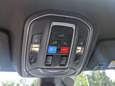 Used 2025 Jeep Grand Cherokee Laredo X w/ Luxury Tech Group I AWD/4WD image 24