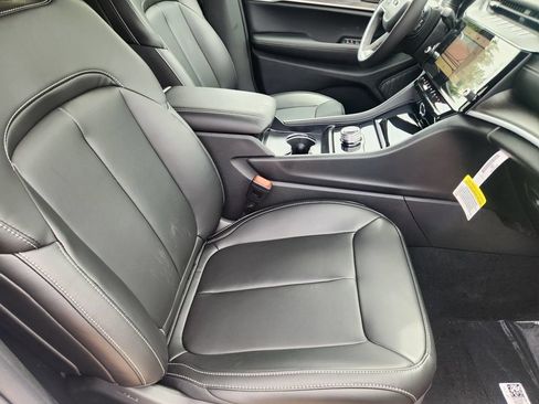 New 2026 Jeep Grand Cherokee Limited RWD image 10