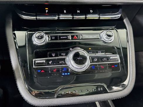 Used 2022 Lincoln Corsair AWD w/ Premium Package image 18