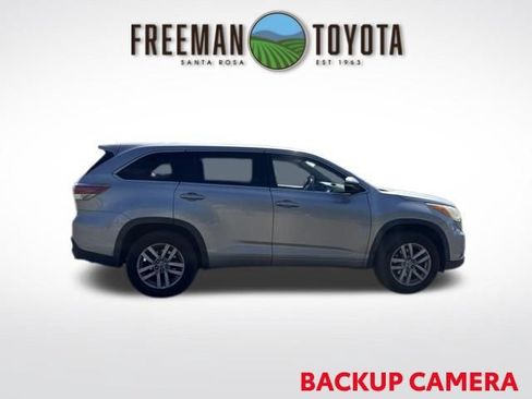 Used 2014 Toyota Highlander LE FWD image 4