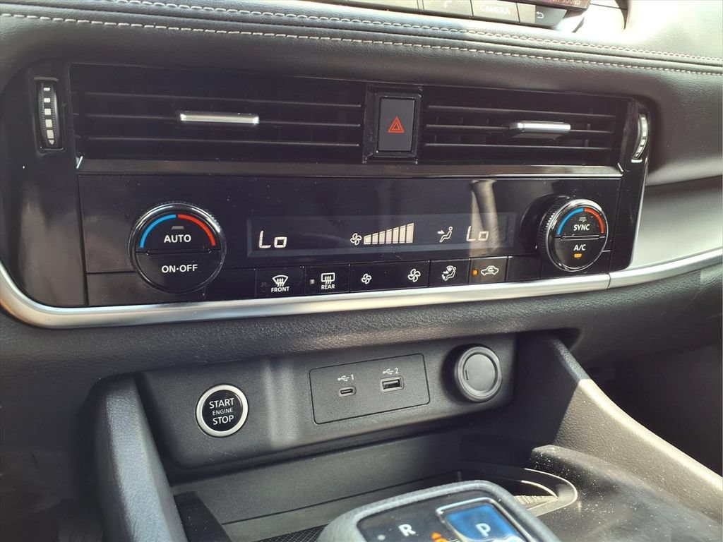 Used 2022 Nissan Rogue SV FWD image 12