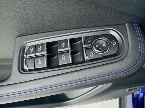 Certified 2026 Porsche Macan Turbo AWD/4WD image 8