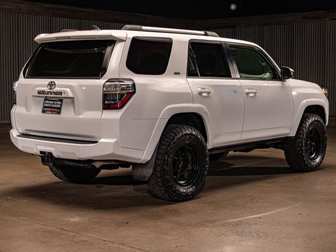 Used 2021 Toyota 4Runner SR5 AWD/4WD image 9