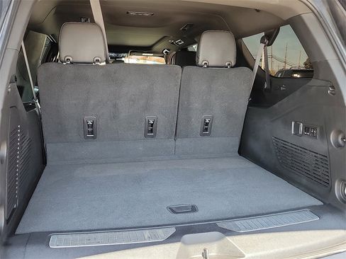 Used 2023 GMC Yukon XL Denali image 15