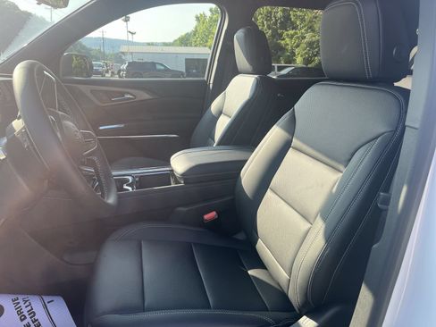 New 2026 Chevrolet Traverse LT w/ Midnight/Sport Edition FWD image 14