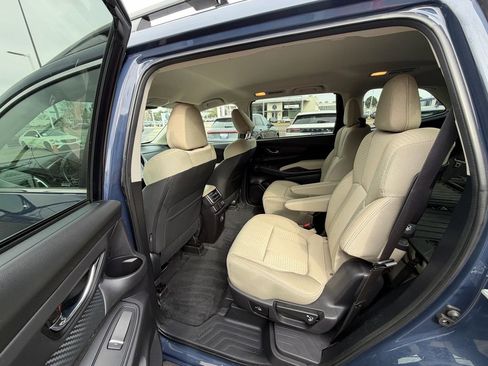 Used 2023 Subaru Ascent Premium w/ Convenience Package image 12