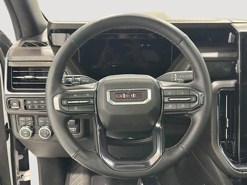 Used 2025 GMC Yukon AT4 w/ AT4 Premium Plus Package AWD/4WD image 9
