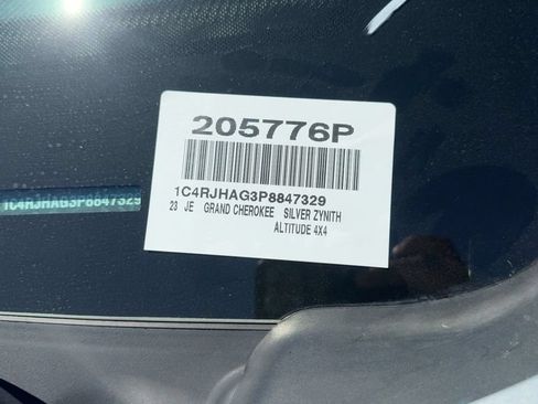 Used 2023 Jeep Grand Cherokee Altitude AWD/4WD image 19