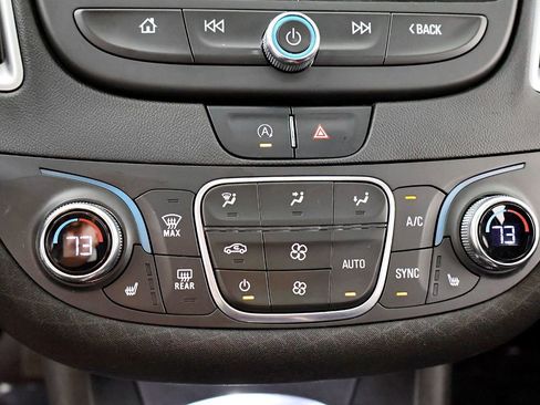 Used 2022 Chevrolet Malibu LT image 32