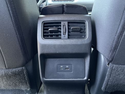 Used 2023 Nissan Rogue SV image 37