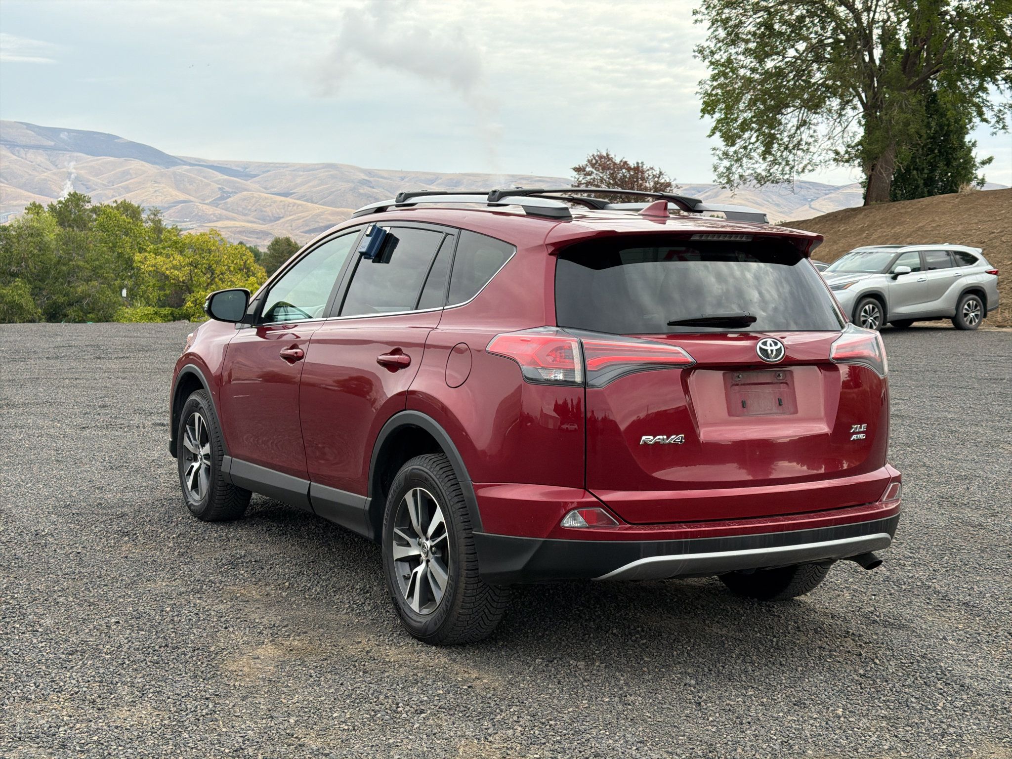 Certified 2018 Toyota RAV4 XLE AWD/4WD image 9