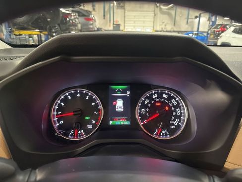 Used 2021 Toyota RAV4 XLE AWD/4WD image 26