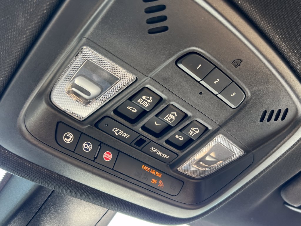 Used 2023 Chevrolet Traverse Premier FWD image 49
