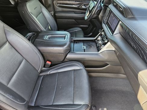 Used 2021 GMC Yukon Denali w/ Denali Premium Package image 16