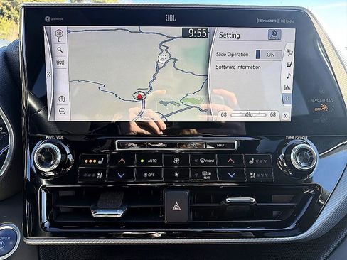 Used 2021 Toyota Highlander Platinum image 16