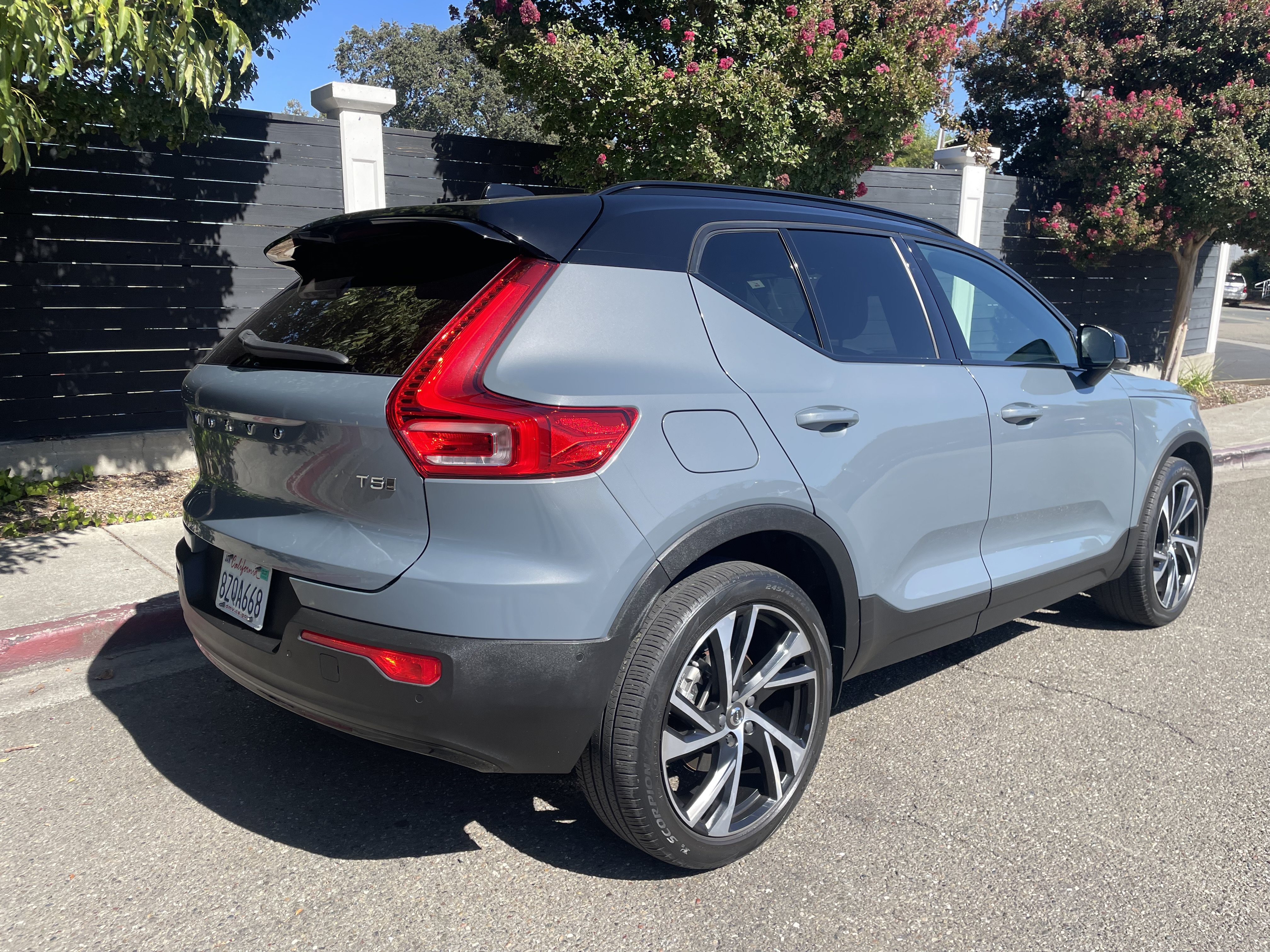 Used 2022 Volvo XC40 T5 R-Design w/ Advanced Package AWD/4WD image 6