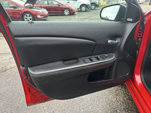 Used 2011 Dodge Avenger Lux image 16