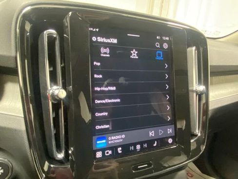 Used 2025 Volvo XC40 B5 Core image 21