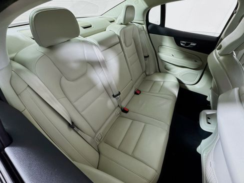 Used 2022 Volvo S60 B5 Momentum image 26