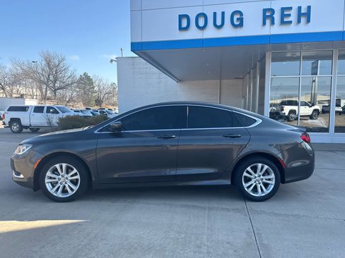 Used 2016 Chrysler 200 Limited image 10