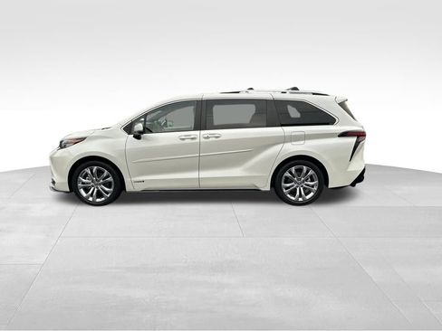 Used 2021 Toyota Sienna Platinum image 4