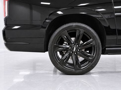 Used 2025 Cadillac Escalade ESV Sport Platinum AWD/4WD image 9