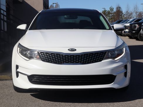 Used 2018 Kia Optima EX w/ Premium Package image 4