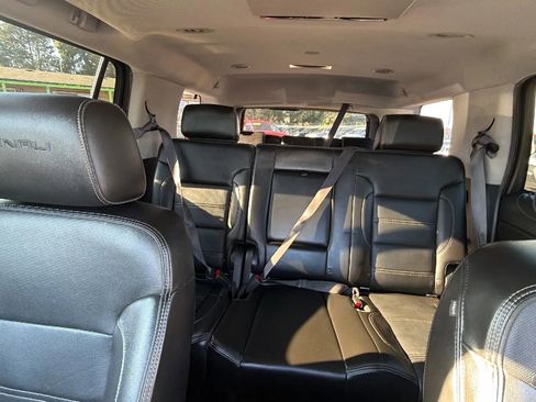Used 2015 GMC Yukon Denali w/ Premium Package image 9