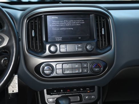 Used 2022 Chevrolet Colorado Z71 w/ Z71 Midnight Edition image 16