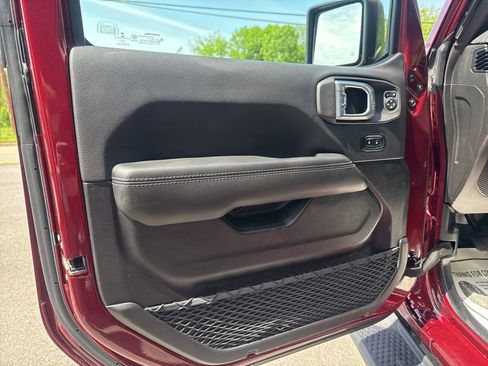 Used 2021 Jeep Wrangler Unlimited Sahara AWD/4WD image 19