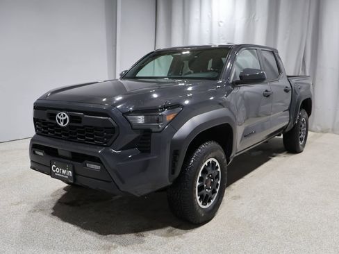 Used 2025 Toyota Tacoma TRD Off-Road image 7