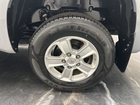 Used 2020 Toyota Tundra SR5 w/ SR5 Leather Package image 31