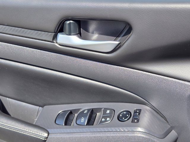 Used 2025 Nissan Altima 2.5 SV FWD image 26