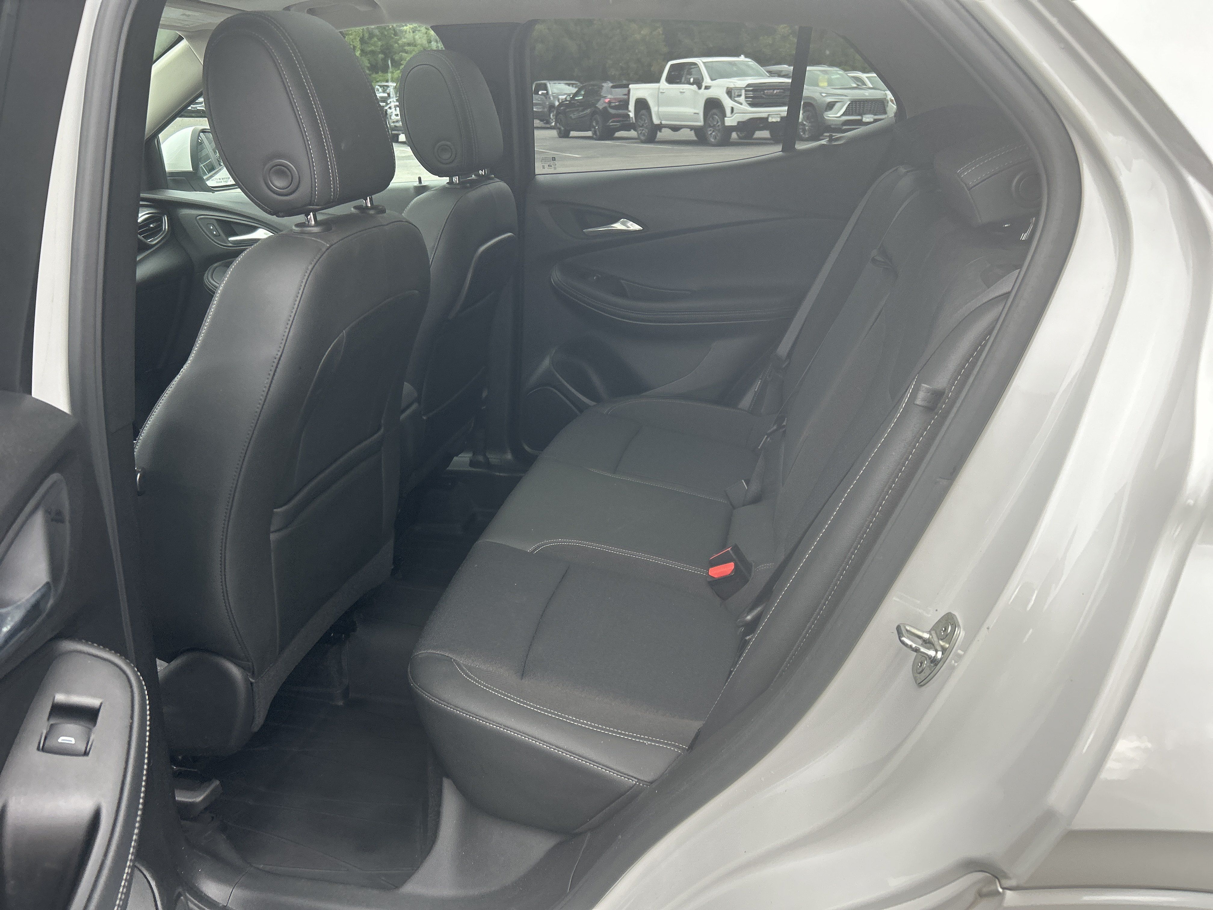 Used 2021 Buick Encore GX Select w/ Advanced Technology Package AWD/4WD image 29