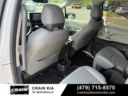 Used 2023 Toyota Sienna Limited FWD image 27