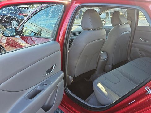 Used 2023 Hyundai Elantra SE image 13