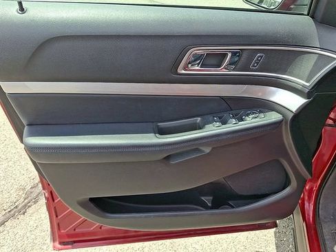 Used 2017 Ford Explorer XLT w/ Equipment Group 202A FWD image 8