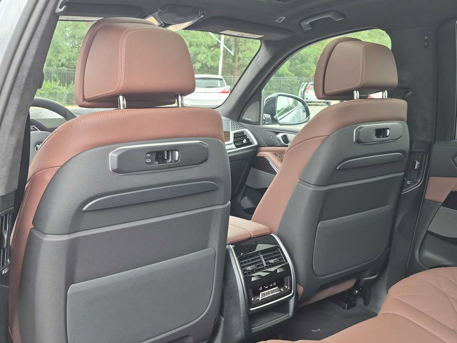 Used 2027 BMW X7 xDrive40i w/ M Sport Package AWD/4WD image 19